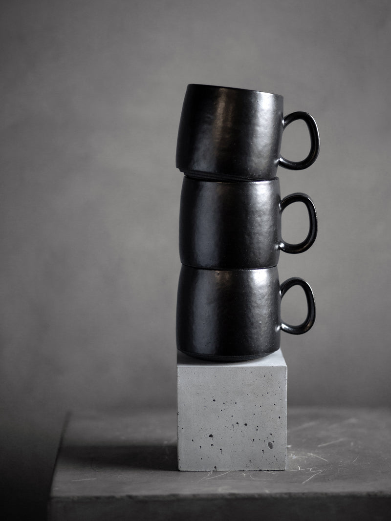 BLACK CERAMIC MUG